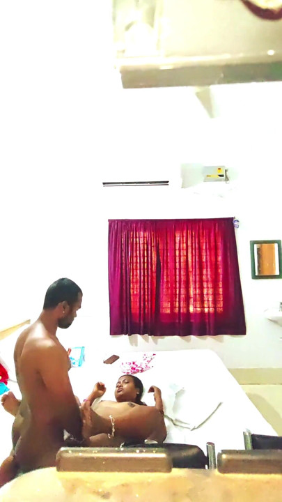 Mitrachi aai Mota lauda ghusai kamwali bai ke chut me | Clip 1
