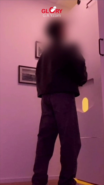 Cookie & Cream - most töltötte be a 18. életévét a gloryhole-ban: álmai farka idegesen rángatózik - aztán a süti cumshot, ami megakaszt