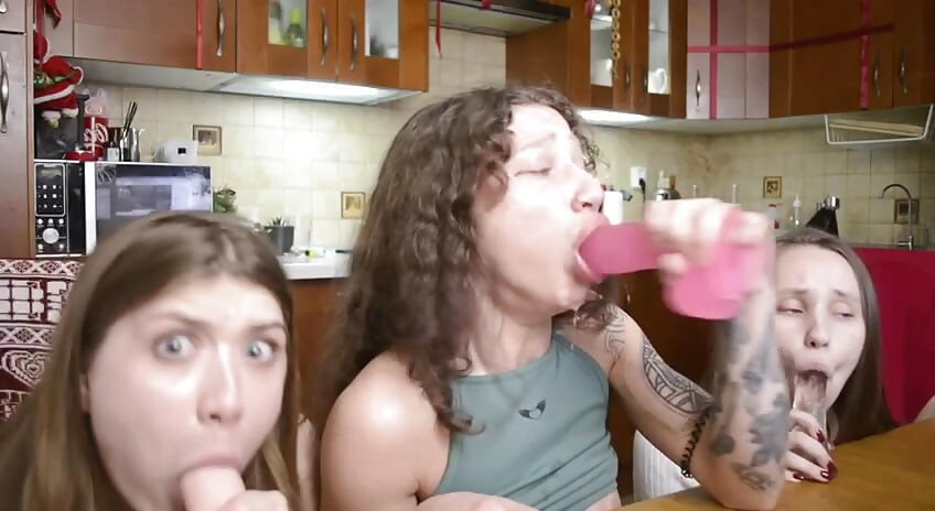 kinky sluts girlfriends suck threesome deep hot hot