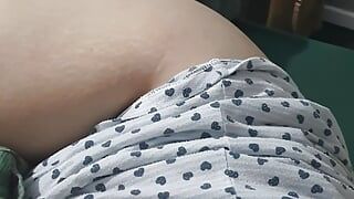 Пасынок голышом в постели возле мачехи с огромными натуральными сиськами