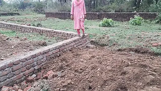 Junge indische frau mit freundin