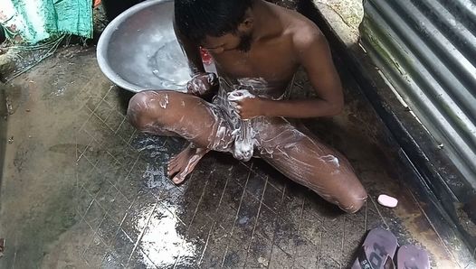 Video porno di sesso di papà nello spogliatoio di sesso con papà in doccia