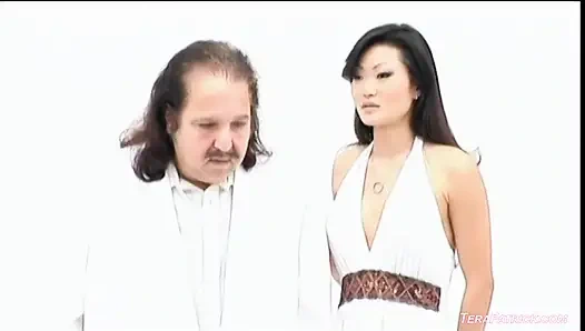 Melissa Lauren получает взрыв на лицо после жесткого траха