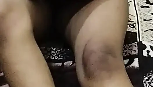 Deshi pacar ko ghumane ke bale room leke chale gaya