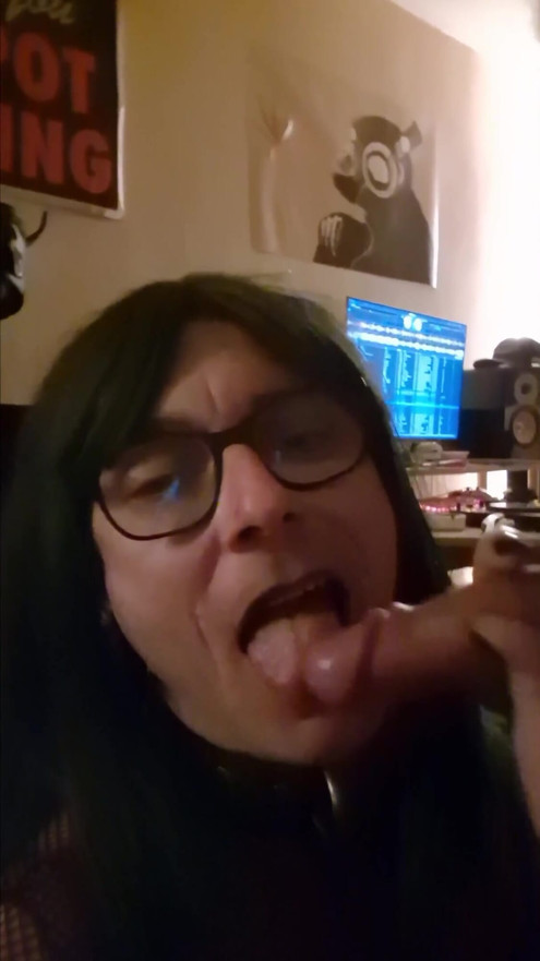 Davine gets her Throat filled by a huge Cock and enjoyes the throatfucking | Clip 1