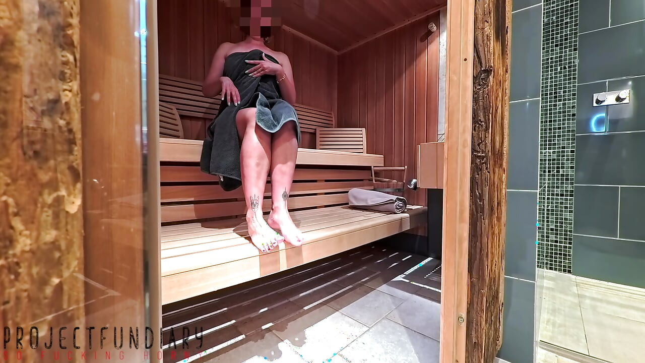 Main peranan nakal: seks dengan orang asing di sauna - Projectfundiary