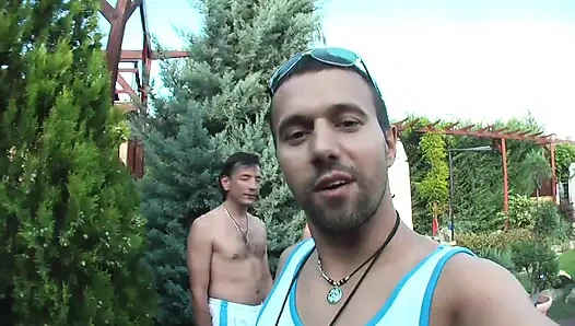 Pesta seks liar bareng cewek hot rambut pirang di pinggir kolam renang