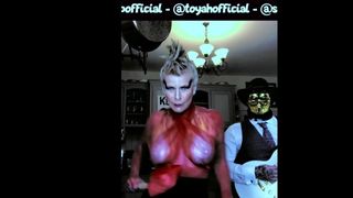 Toyah Willcox aux seins nus