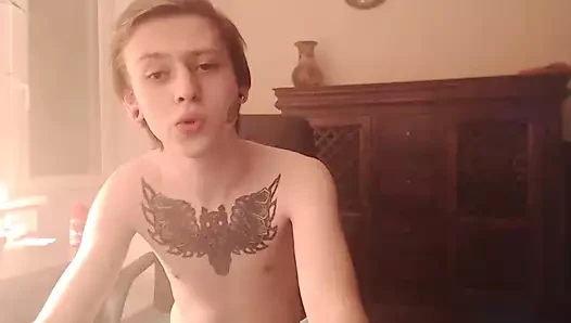 Feather Dusters porn video – Feather Face Cums and Vapes