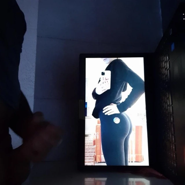 Jerking and cumming to Elle Fanning, cum tribute