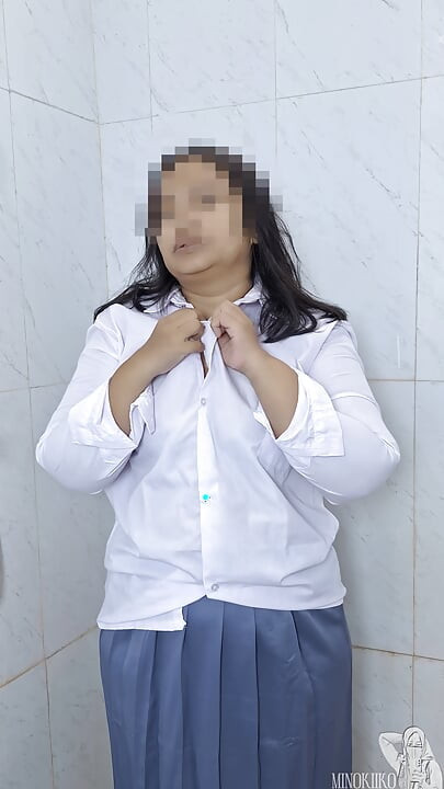 Hijab Schoolgirl 18+ Strips Off Her Uniform and Scrub Her Body to Make Her Skin Like A Porn Star After Class - Minokiiko