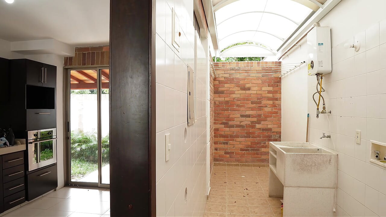 I'm Fucked by the Worker My Stepmom Hired - Cumshot in the Mouth