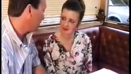 Зрелую девушку трахает ее частный наставник