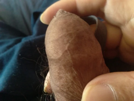 Anıtsal penis yüzünü kremle doldurmak istiyor