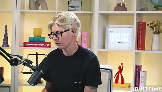Khloe Kingsley kamerada fışkırtıyor ve kırmızı bayraklar | Adult Time Podcast