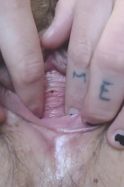 Big lips & pussy gaping closeup