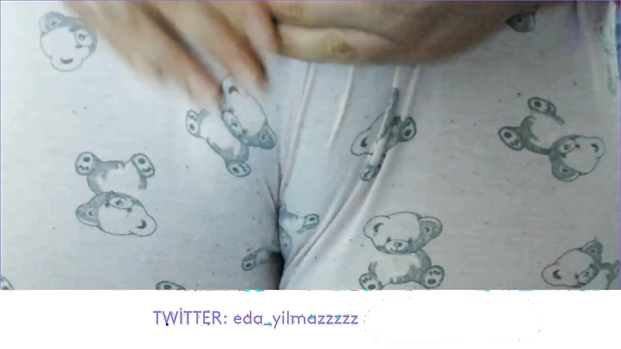 CAMELTOE- SWOLLEN PUSSY- MASTURBATE WITH PAJAMAS