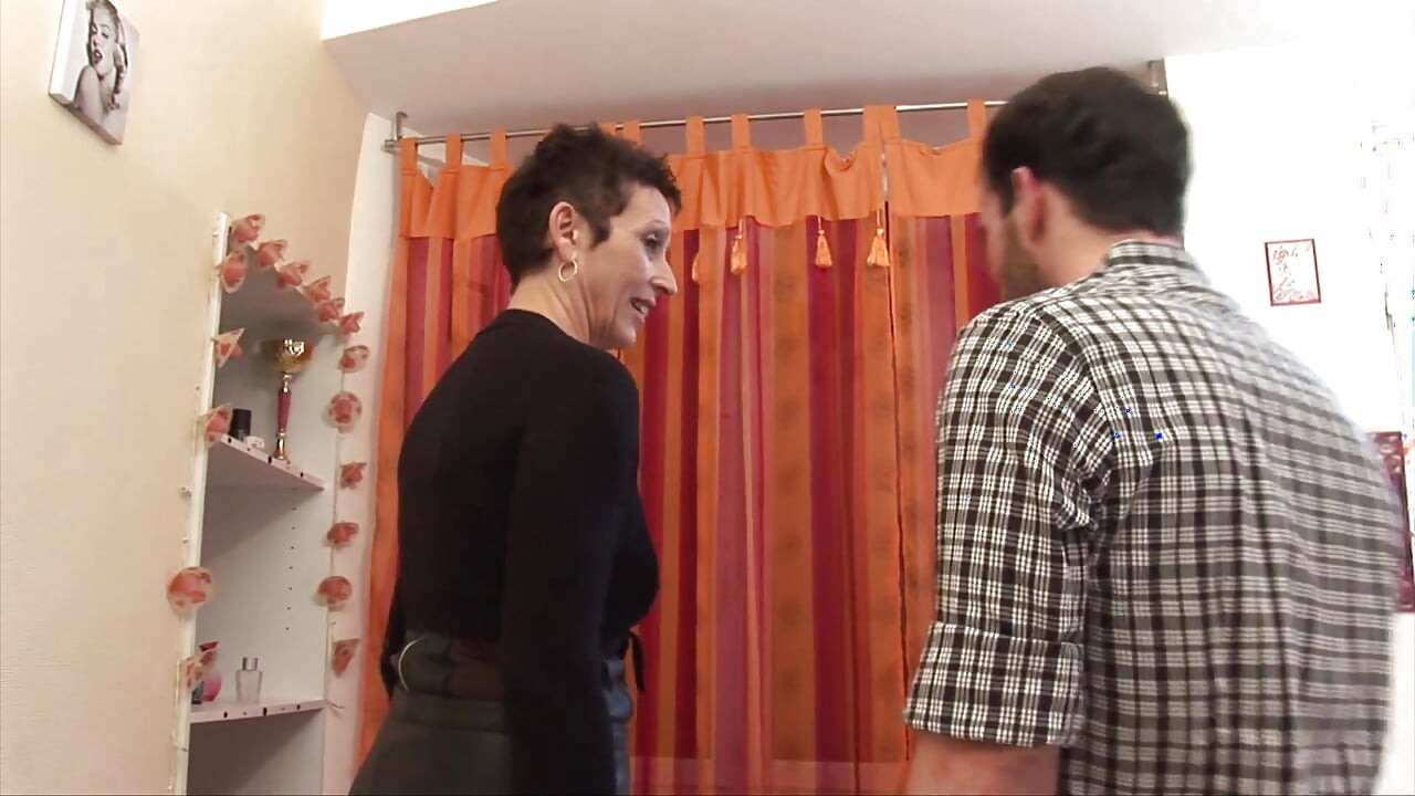 Franțuzoaică matură este futută dur de un armăsar excitat