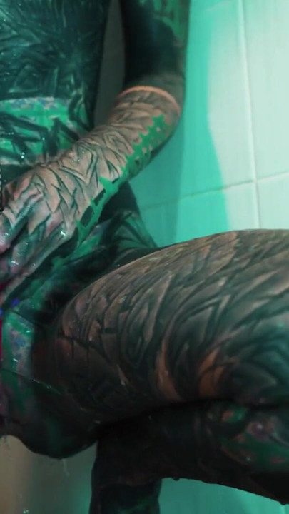 เซสชั่นเดี่ยวไม้กายสิทธิ์อาบน้ําของวัยรุ่น คลิป 1