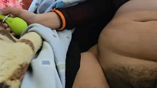 Mastürbasyon yapıyor ve ben fırsatı değerlendirip onu içeri koyup içine boşalıyorum