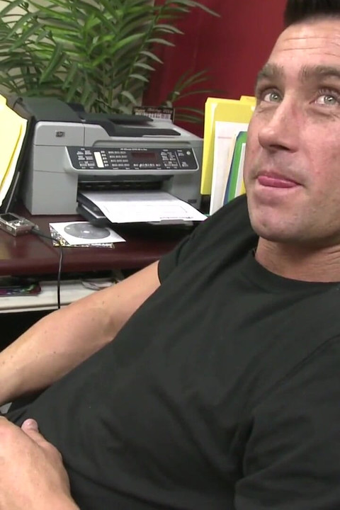 Cewek imut lepas baju dan dientot