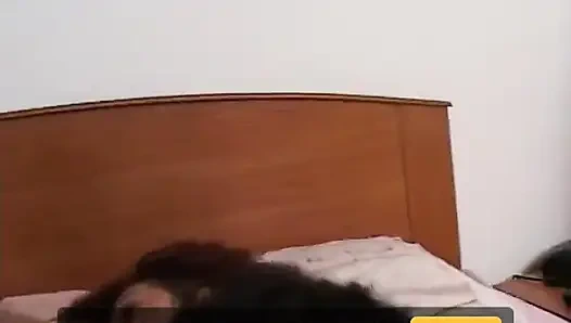 Ateşli amatör esmer eş değiştirmeli 69 pozisyonunda poz verdi