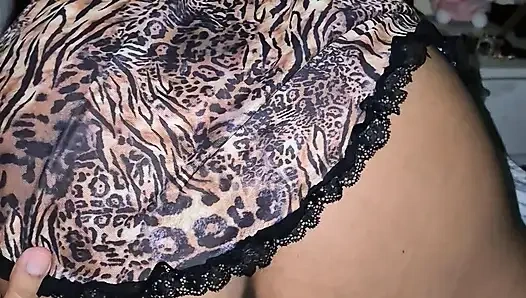 Nach einer KOSTÜMPARTY sah mich ein Fremder in meinem sexy Kleid und zögerte nicht, mir einen Antrag zum SEX zu machen – wie köstlich!