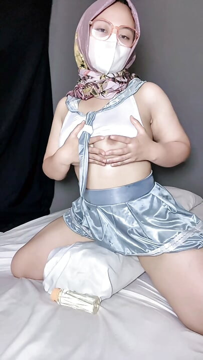 통통한 섹시한 몸매의 여학생