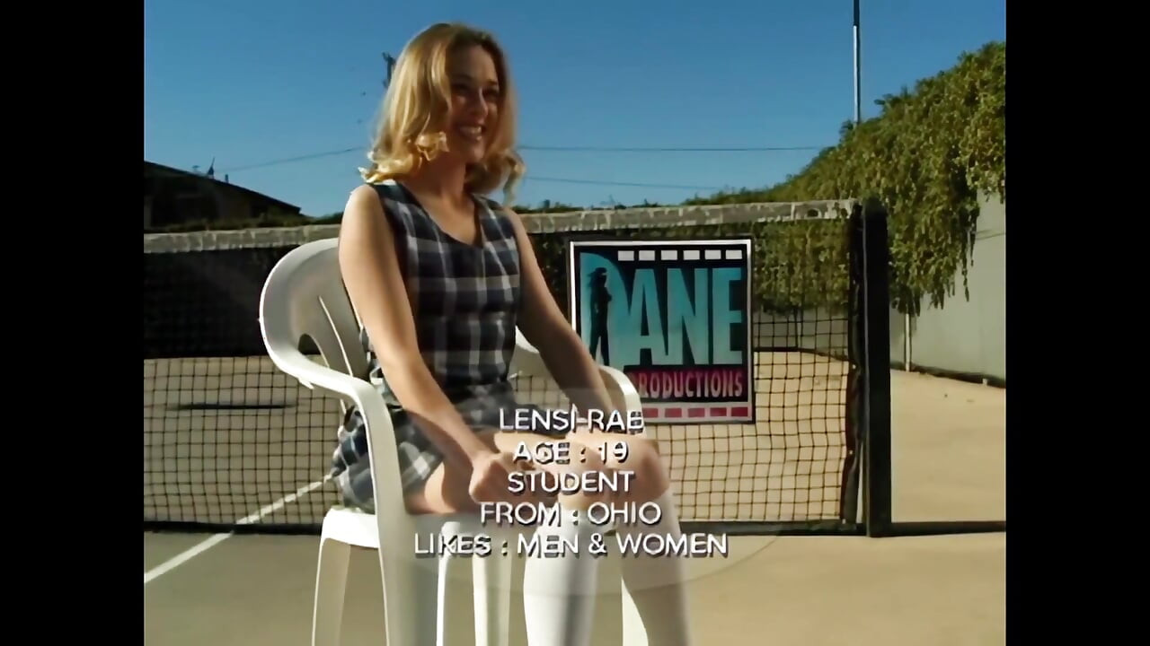 Zavodljiva plavuša traži nova seksualna iskustva