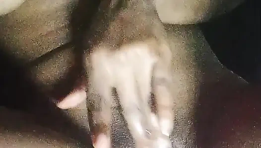 Студентка трахает пальцами ее сочную киску