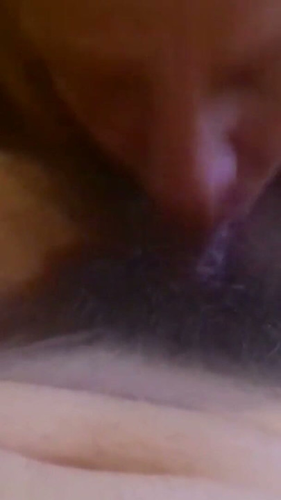 Peituda me chupando, ela adora tomar gozada na boca. | Clip 2