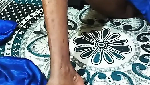 Bhabhi ini langsung seneng banget pas di doggy position