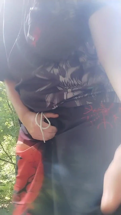 my first outdoor video 

Maybe a lady would like to make my next video together