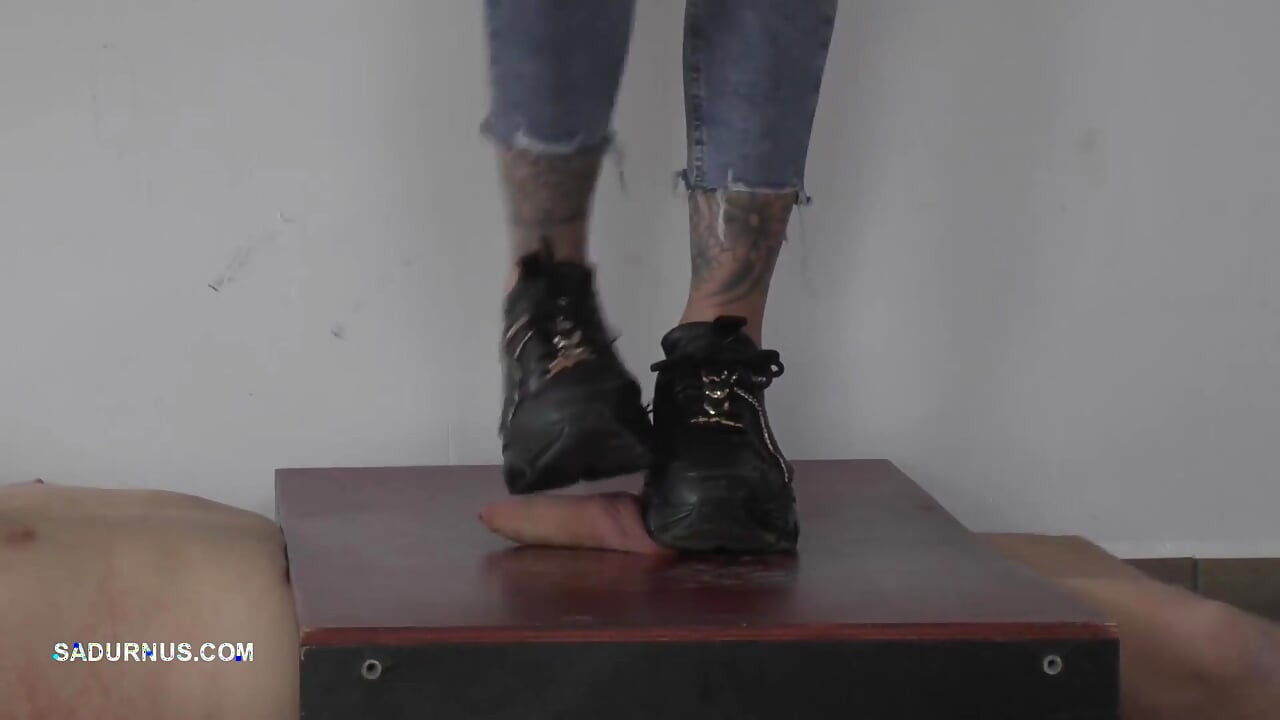 Mistress Cleo Happy Finishing Crush!