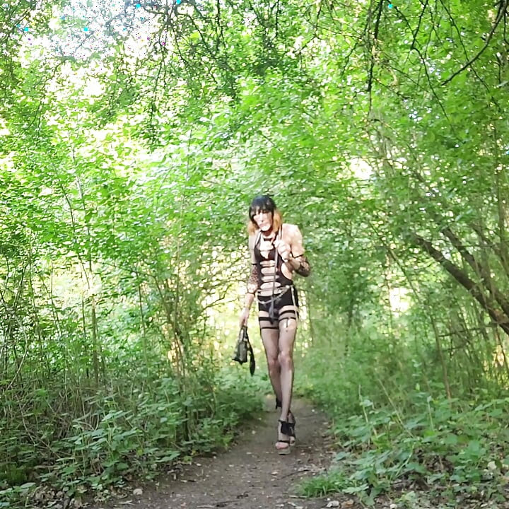 A BIG ONE🍀to be Fingered and Finish the CuL full of SperMe. Exhibit PuBLic in the forest. VaneSsaBiTCHx PariSChienneTrvprod⁹¹