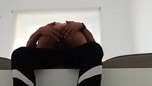 Den ganzen nachmittag verbrachten wir mit sex.