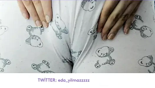 CAMELTOE- SWOLLEN PUSSY- MASTURBATE WITH PAJAMAS