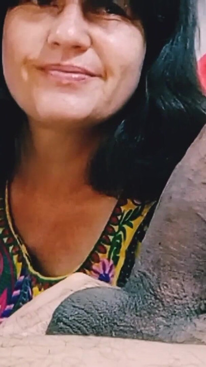 Zadivljujući trenutak iz "Seksi cura uživa u kurcu svog poslodavca"