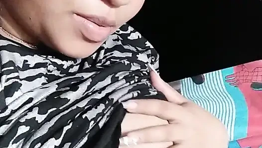 New York Amerika Birleşik Devletleri'nden 18 yaşındaki esmer büyük sarkık memeler üvey erkek kardeşinin büyük yarağını sikiyor