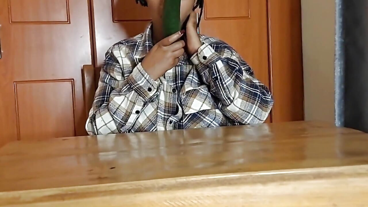 She Uses Big Cucumber to Squirt in Toilet