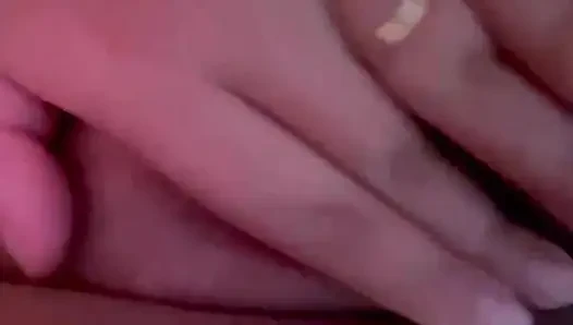 Genç kız mastürbasyon yapıyor