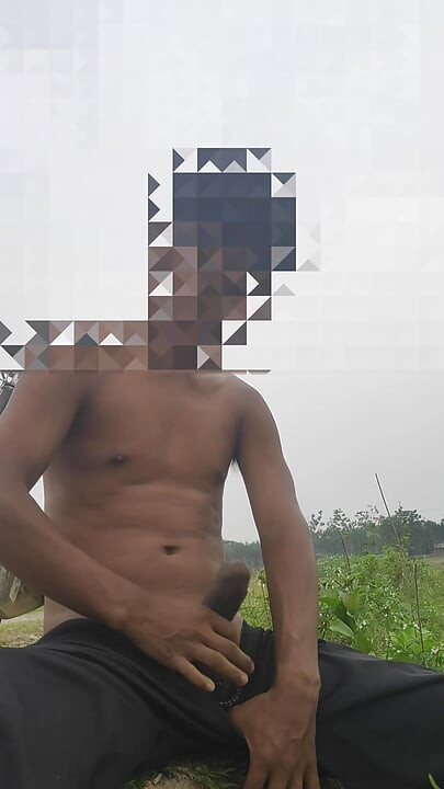 Masturbación anal india en la carretera al aire libre