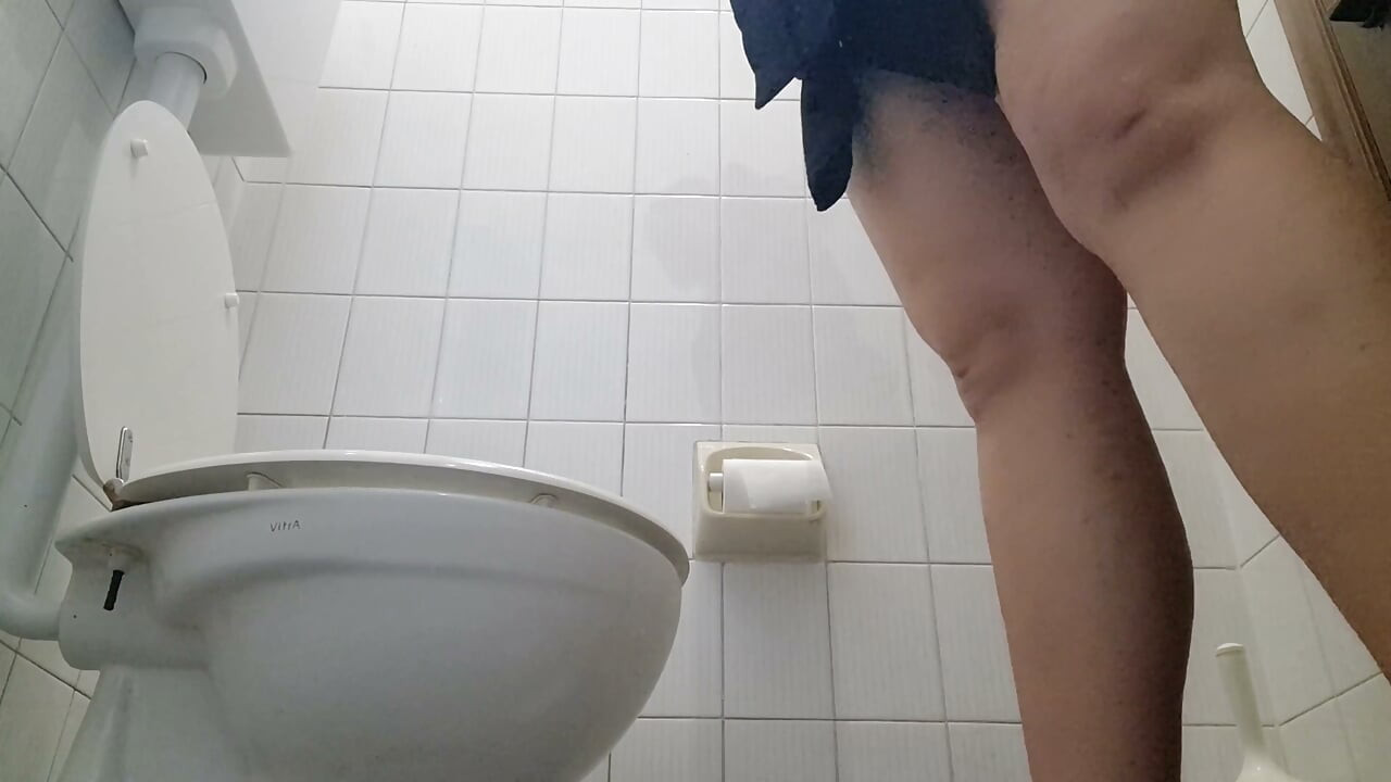 Küfr Dolu Kamu Tuvaleti