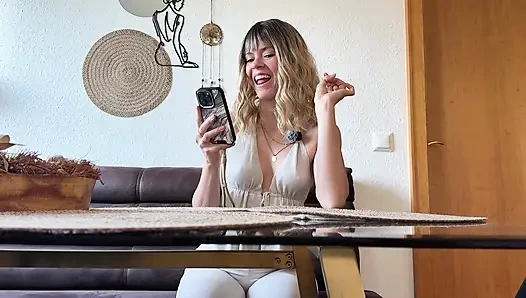 Ormanda sikiliyor ve sert sikiliyor!! Bu beni çok tahrik ediyor!!