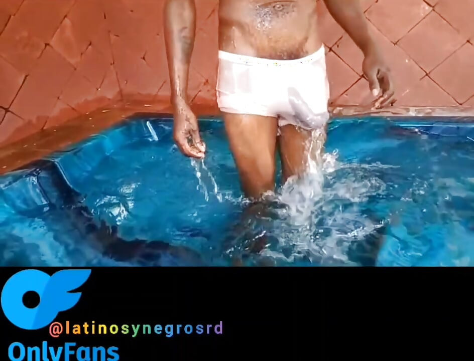 I bathe with my neighbor, wash his huge, thick black cock well and then suck it.