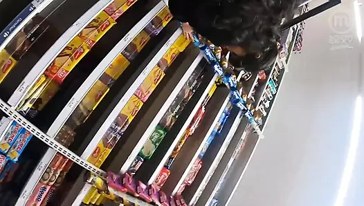 Горячие лесбиянки-латины готовят - за кулисами - SFW