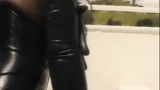 Diva anal dengan lateks #1