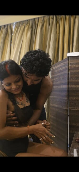 Devar Ne Bhabhi Ki Kamar Pakad Kar Peeche Se Choda