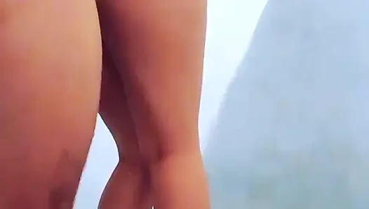 Hapiste Seks Göğüslü Bir Hintliyle Çok Daha Doğrudur