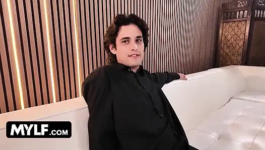 Tante semok richelle ryan dientot sama cowok berotot baru dan dientot habis-habisan sama kontol cowok berotot